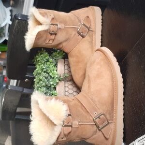 UGG SHORT BOOTS